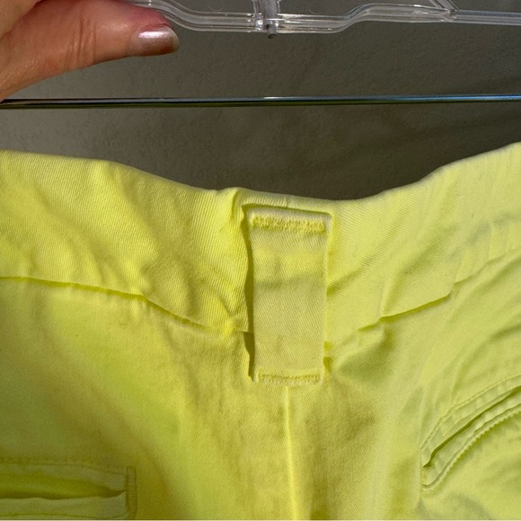 Gap khakis neon yellow - Picture 6 of 9